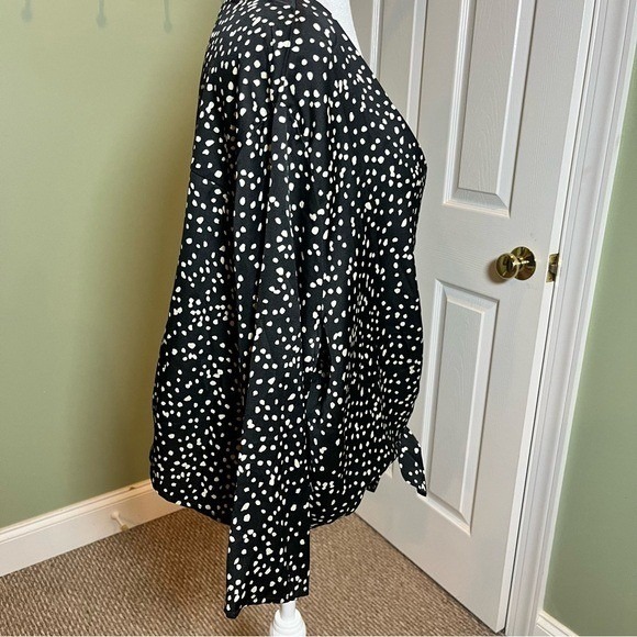 Vine‎ & Love Black and White Speckled Polkadot Casual Blouse With V Neck Size 2X - Picture 6 of 7